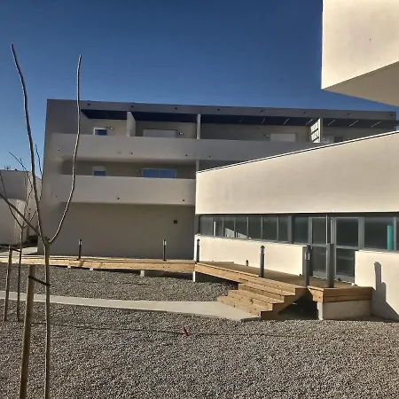 Dans Résidence Récente - V22 Villa *