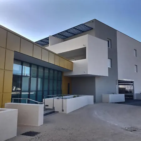 Villa Dans Résidence Récente - V22